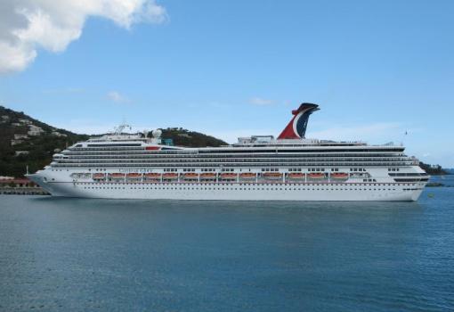 El Carnival Glory en la isla de St Thomas